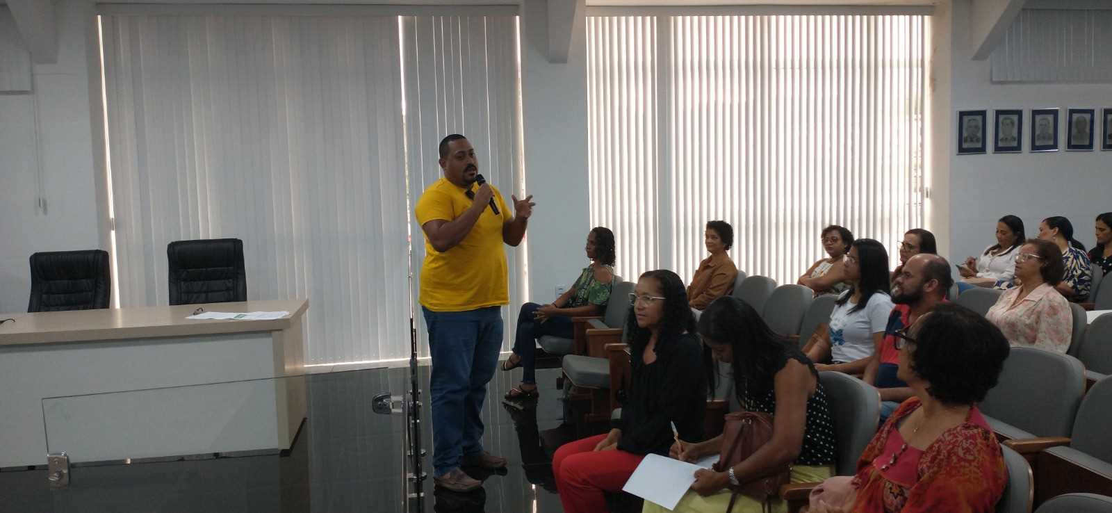 Camacã: Prefeito Paulo do Gás dá posse ao novo Conselho Municipal de Educação